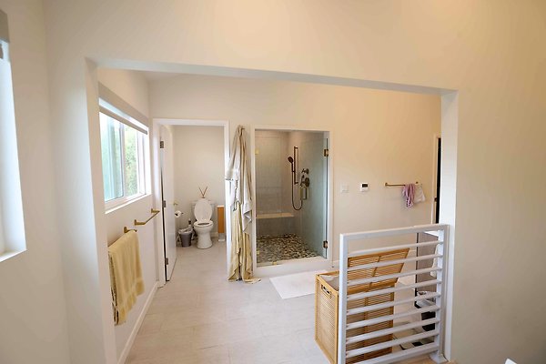335A Master Bathroom 0094