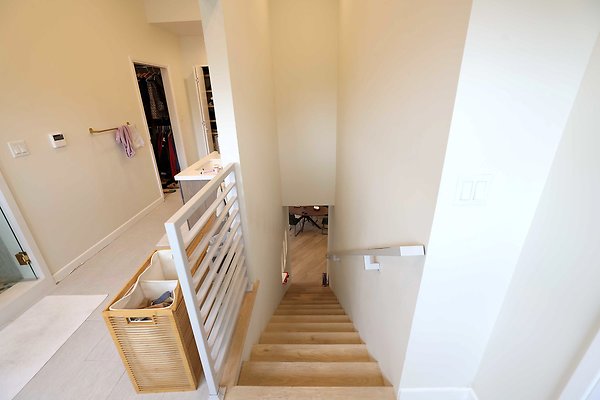 335A Staircase 0093