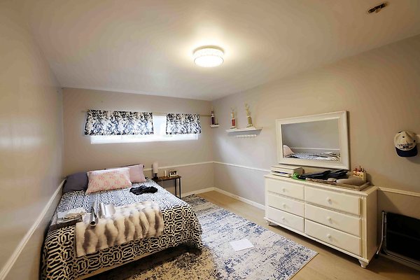 335A Bedroom1 0028