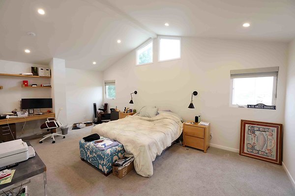 335A Master Bedroom 0104