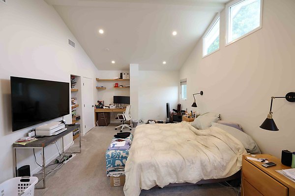 335A Master Bedroom 0105
