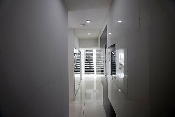 475C Master Bedroom Hallway rev 0077