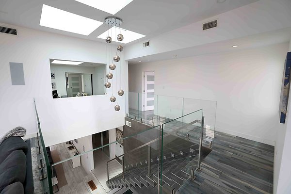 475C 2nd Floor Landing 0099