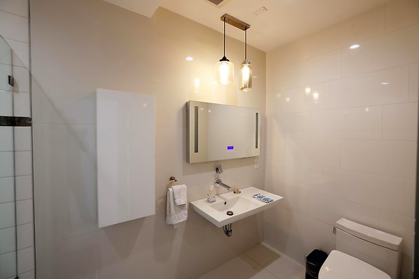 475C Ktchen Bathroom 0093