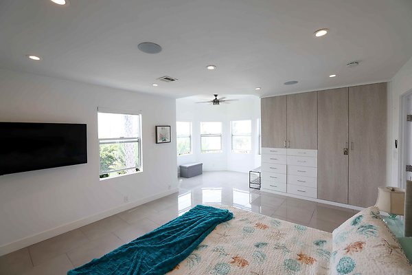 475C 2nd Floor Master Bedroom 0143