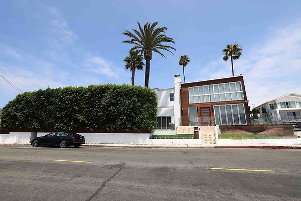 475C Front Ext 0217