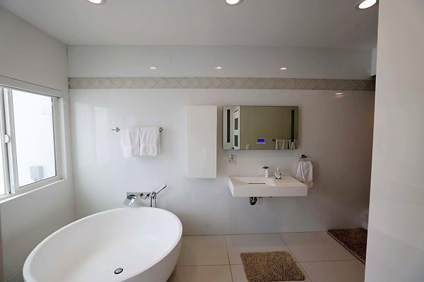 475C Master Bedroom Bathroom 0086