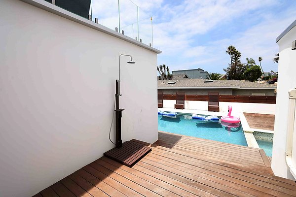 475C Pool Shower 0187
