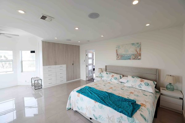 475C 2nd Floor Master Bedroom 0142