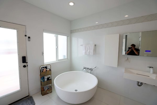 475C Master Bedroom Bathroom 0087