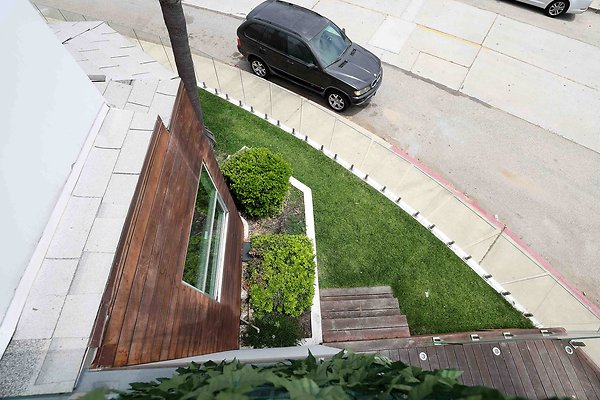 475C RS Yard from Bedroom Balcony0120