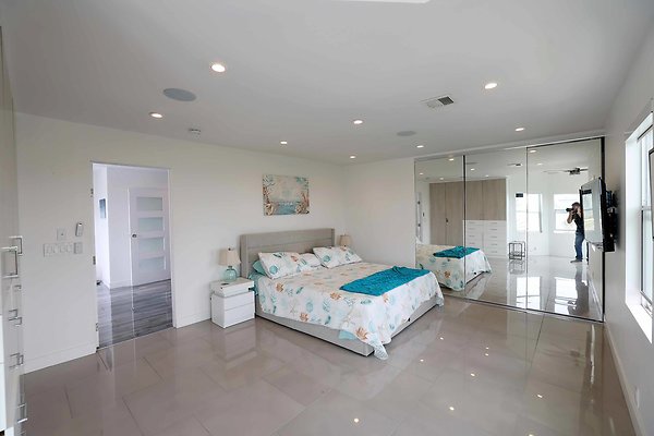 475C 2nd Floor Master Bedroom 0141