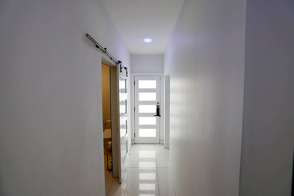 475C Kitchen Door Hallway 0091