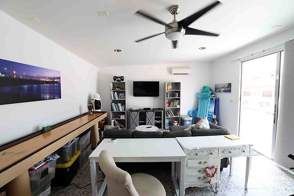 475C Pool House 0193