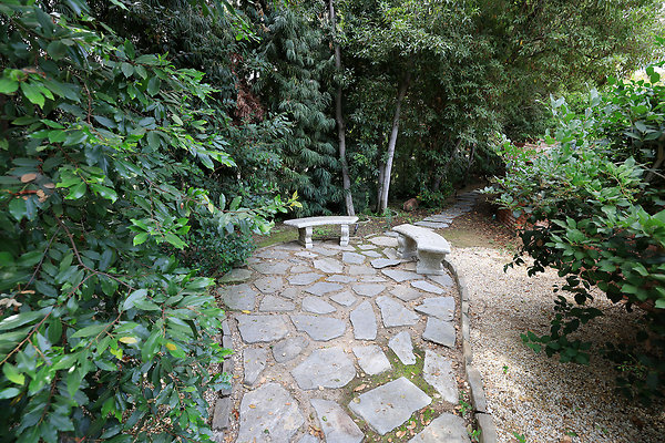 Front Yard Benches 0017