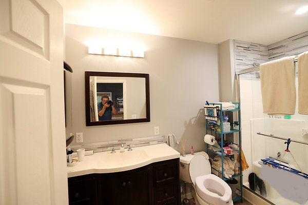 Guest House Bathroom 0268