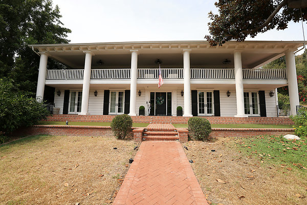 Front Ext 0020