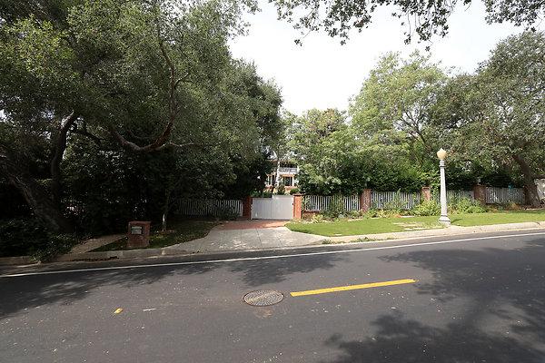 Driveway Gate LS wide 0003