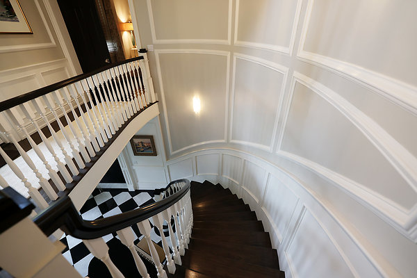 Front Staircase 0136