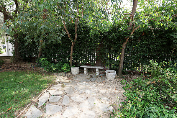 Front Yard Bench 0013
