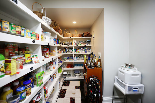 Kitchen Pantry 0070