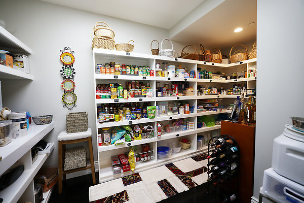 Kitchen Pantry 0069