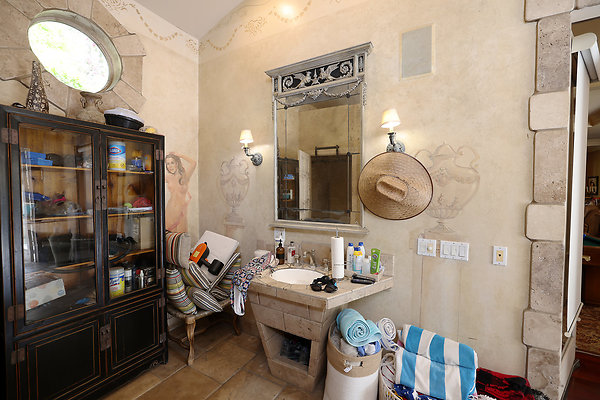 Spa &amp; Pool Bathroom 0207