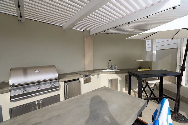 Pool Deck Kitchen 0255
