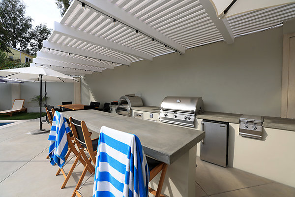 Pool Deck Kitchen 0254