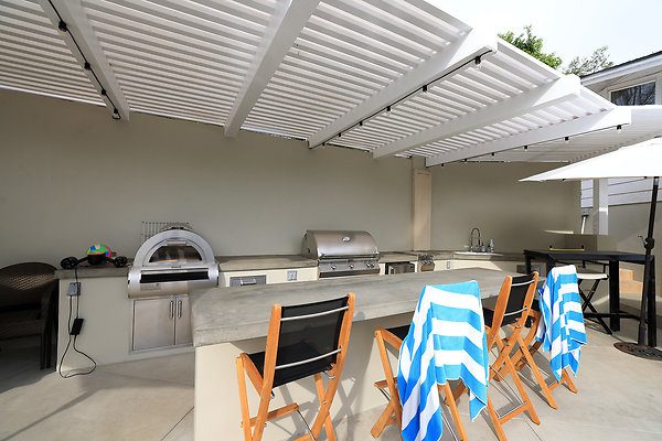 Pool Deck Kitchen 0252