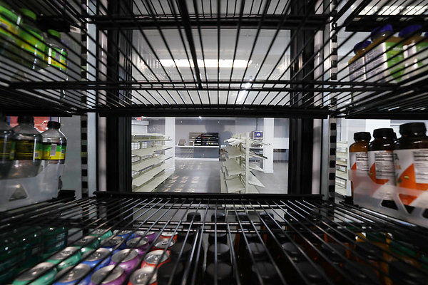 850B Cooler Interior 0209