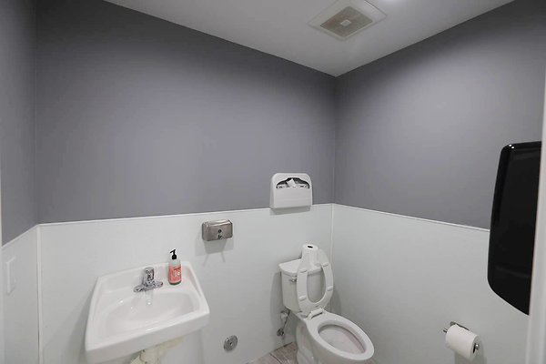 850B Office Bathroom 0218