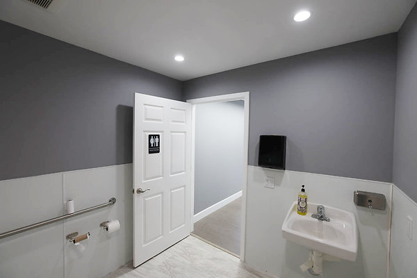 850B Rear Bathroom 0222