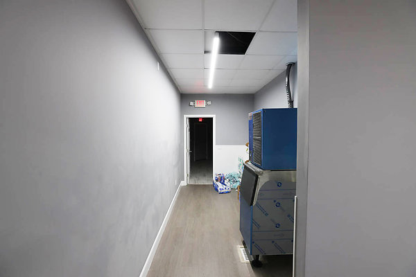 850B LS Drink Counter Storage 0195