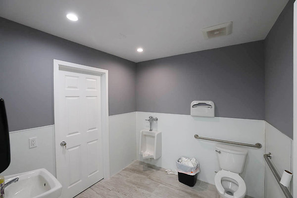 850B Rear Bathroom 0221