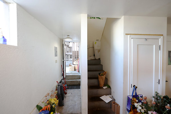 189D Staircase &amp; Rear Hallway 0032