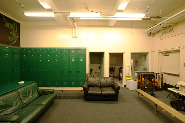 817 C1 Mens Locker Room 0010
