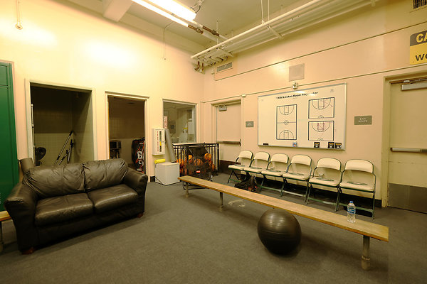 817 C1 Mens Locker Room 0012