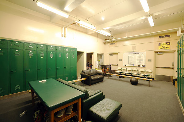 817 C1 Mens Locker Room 0009