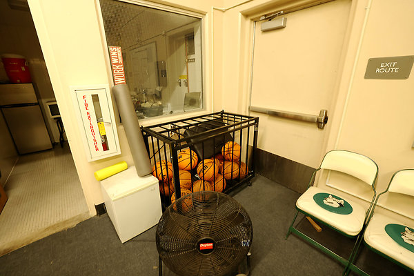 817 C1 Mens Locker Room 0014