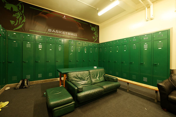817 C1 Mens Locker Room 0011