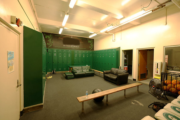 817 C1 Mens Locker Room 0002 hero