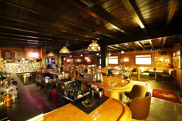 407B Bar &amp; Dining Room 0014