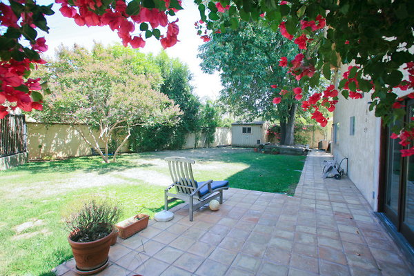 Guest House Patio &amp; Yard 0098 1 1