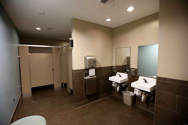 Womens Bathroom1 0077