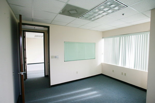Suite 420 Office8 0382 1