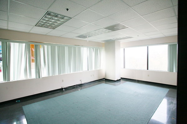 Suite 420 Office3-1 0375 1