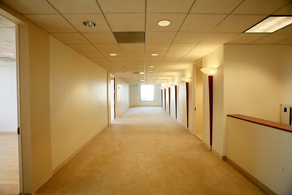 Suite 900 Hallway 0088