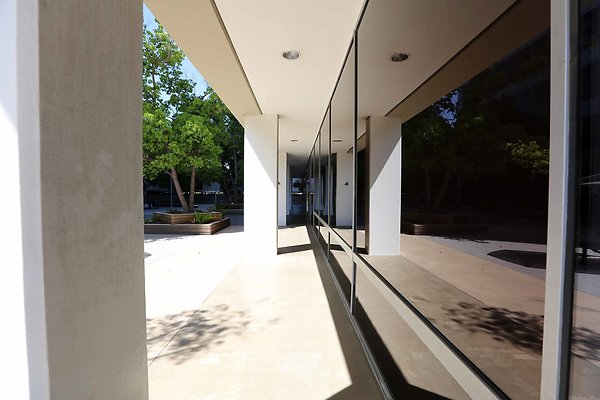 996A Front Ext LS 0120