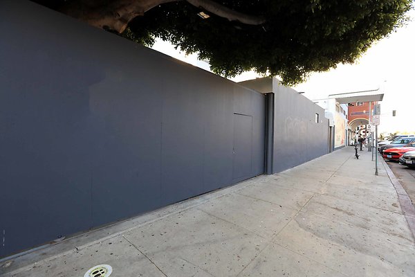 220A Courtyard Ext 0114